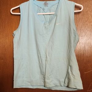 Nike woman's sleeveless shirt size MD
